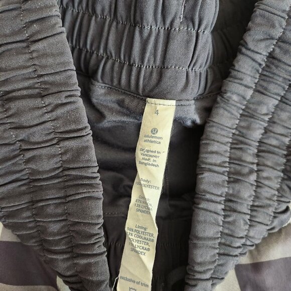 Lululemon Plaid Tracker Skirt‎ Skort Sz 4 Foxy Plaid Mini Sidewalk Gray White - Picture 6 of 11